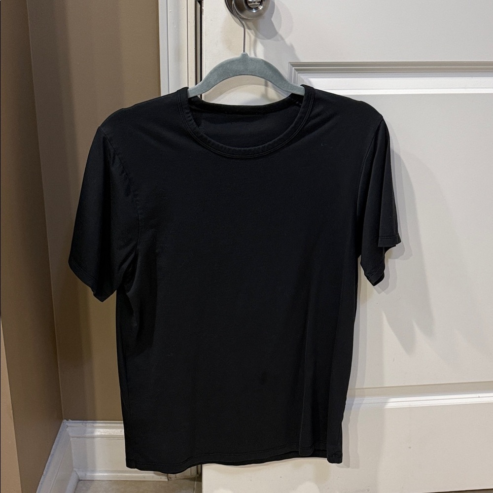 Lululemon Men’s black shirt size SM